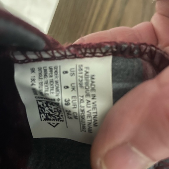 Converse Chuck Taylor All Star Burgundy Wine Color Plaid Sneakers size 8 - Picture 4 of 5